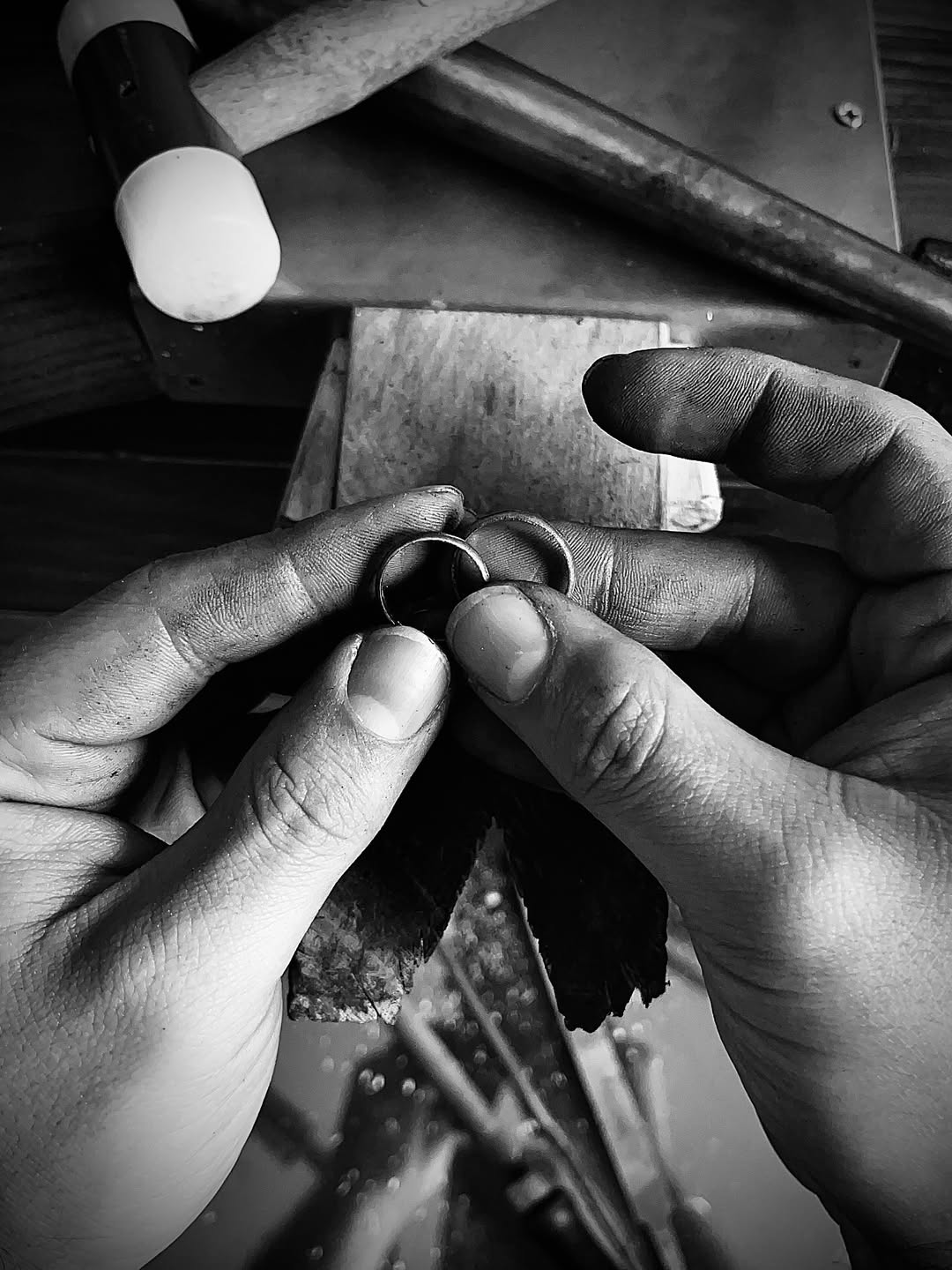 Primero de mayo. Día del Trabajador. ¡Qué suerte poderlo celebrar con trabajo!#joyeriartesanal #