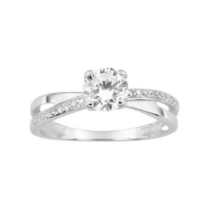 Anillo en plata de ley con circonitas blancas.