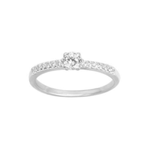 Anillo en plata de ley con circonitas blancas.